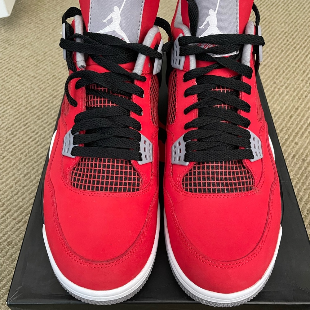 Jordan 4 toro bravo